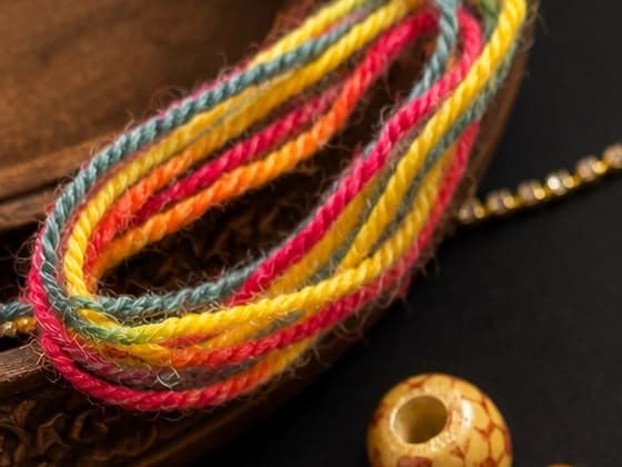 A single strand of variegated wool